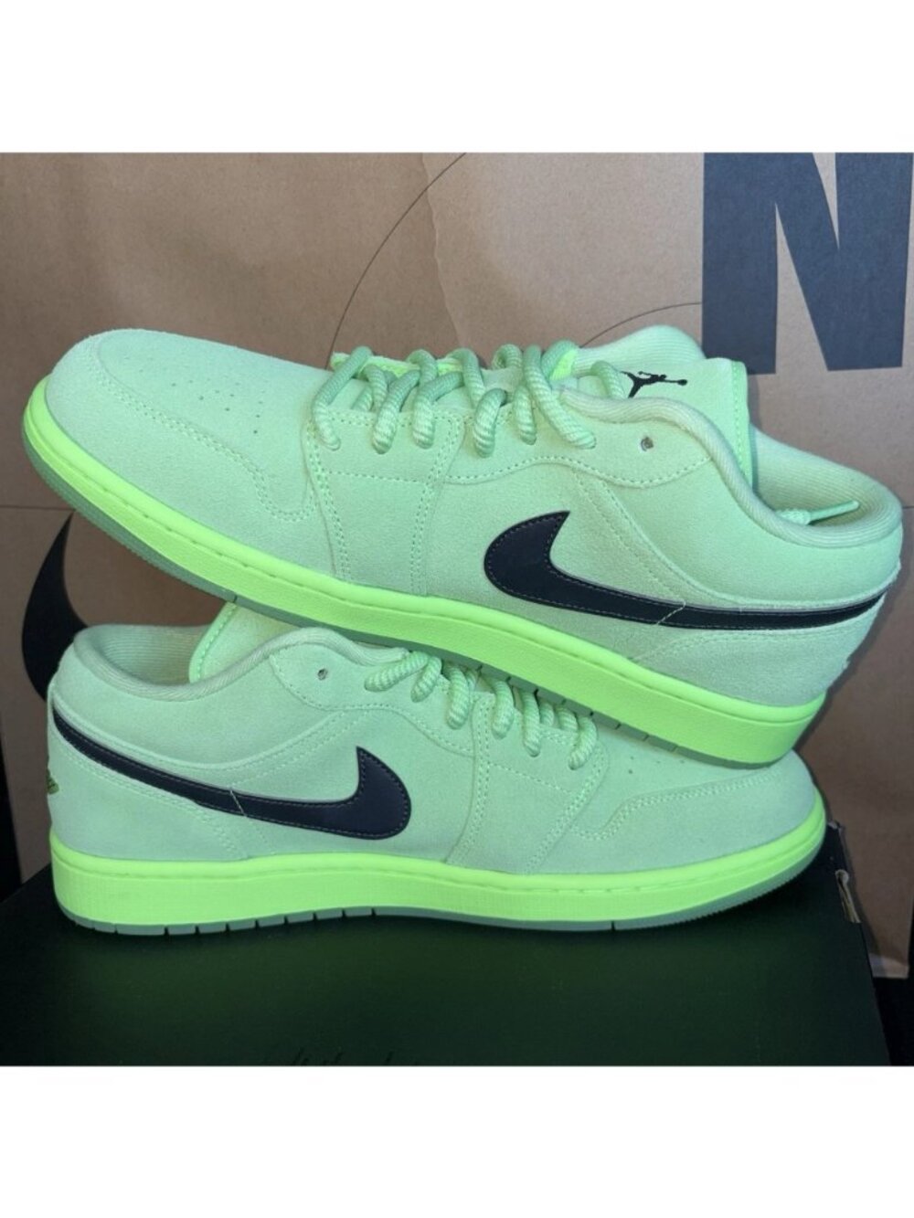 NEW Jordan 1 Low SE Lime Blast Green (IV6501-337) Men's Size 12 - Picture 3 of 8